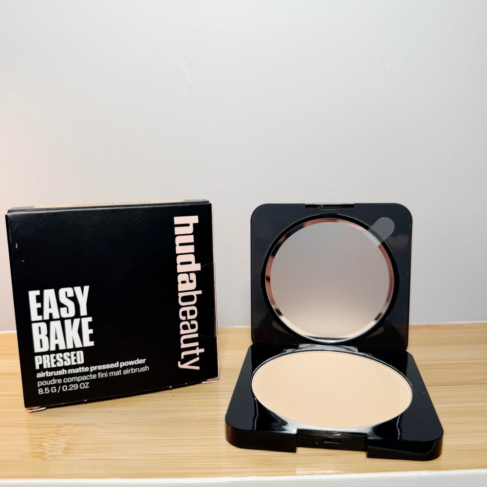 Huda Beauty Easy Bake Pressed Powder Banana Bread Airbrush Matte Finish 8.5g NEW